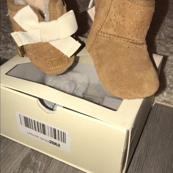 NIB baby uggs size 2/3 - Picture 2 of 4